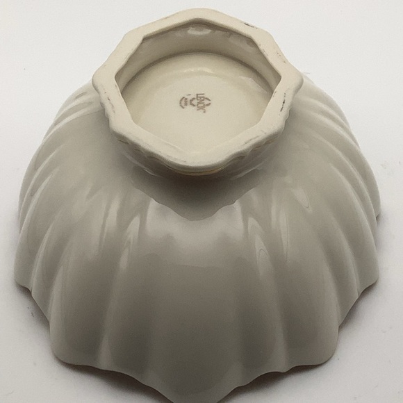 Lenox Oval Scalloped Serving Bowl - Picture 8 of 9